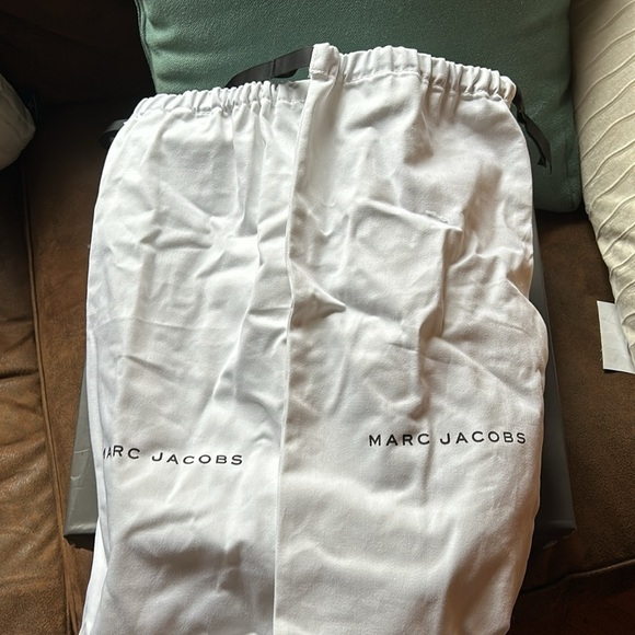 Vince Camuto Rainbow Sequin Criss Cross Flat Sandal 9 NWT - Picture 9 of 9